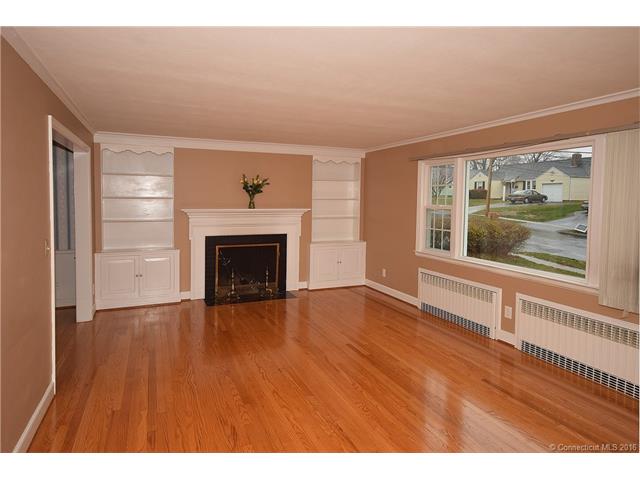 37 Greystone Rd, W Hartford, CT 06107