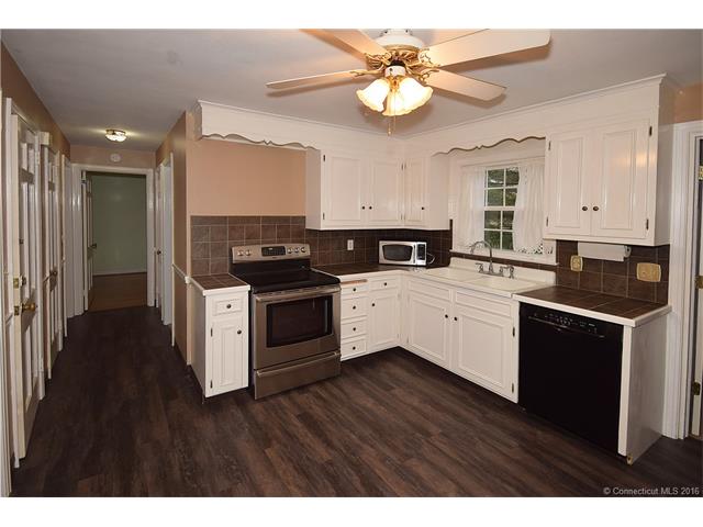 37 Greystone Rd, W Hartford, CT 06107