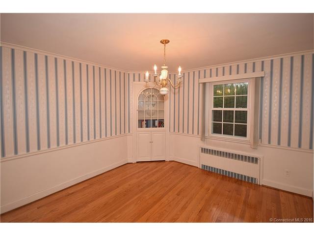 37 Greystone Rd, W Hartford, CT 06107
