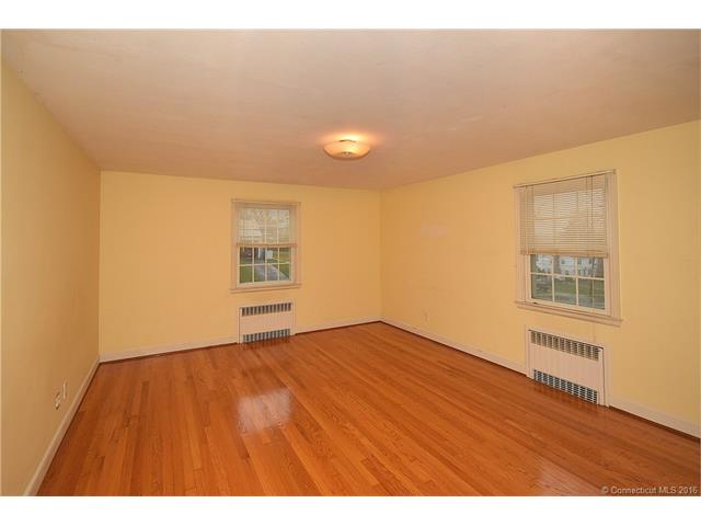 37 Greystone Rd, W Hartford, CT 06107