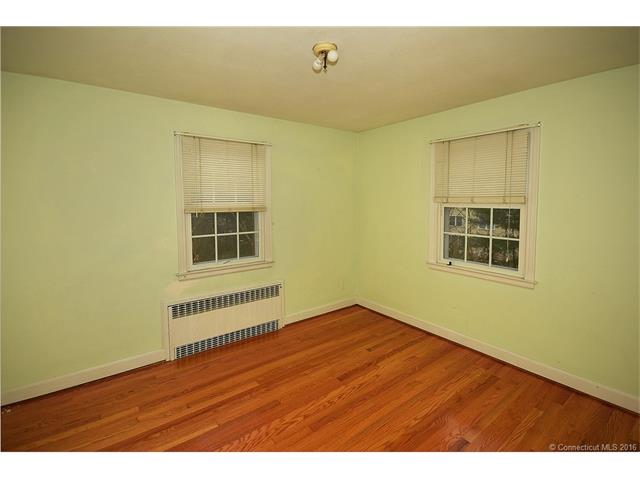 37 Greystone Rd, W Hartford, CT 06107