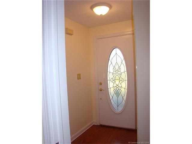 17Meadow Farms Rd, W Hartford, CT 06107