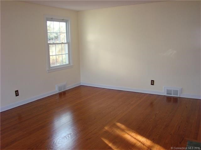 17Meadow Farms Rd, W Hartford, CT 06107