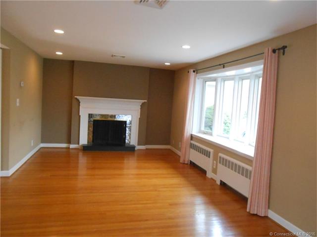 99 Webster Hill Blvd, W Hartford, CT 06107