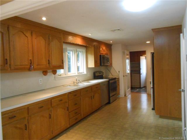 99 Webster Hill Blvd, W Hartford, CT 06107