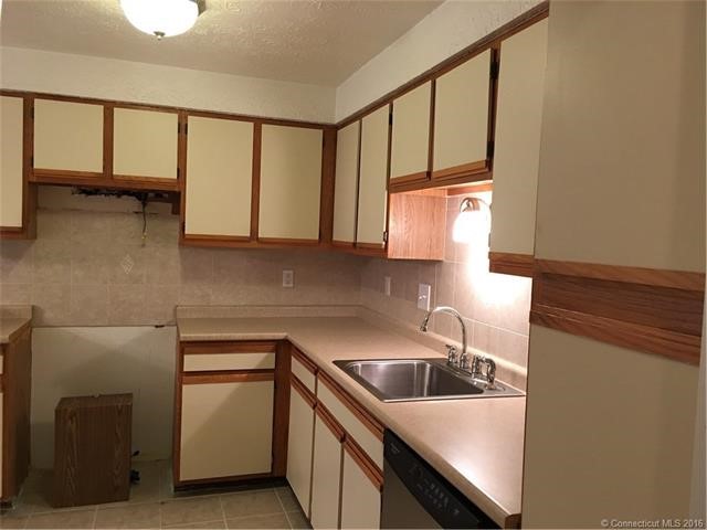 229Ellington Rd #C, E Hartford, CT 06108