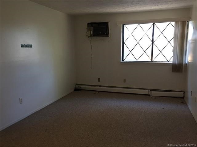 229Ellington Rd #C, E Hartford, CT 06108