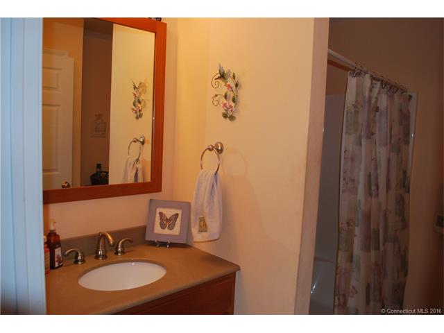 53Joanne Dr #53, E Hartford, CT 06108