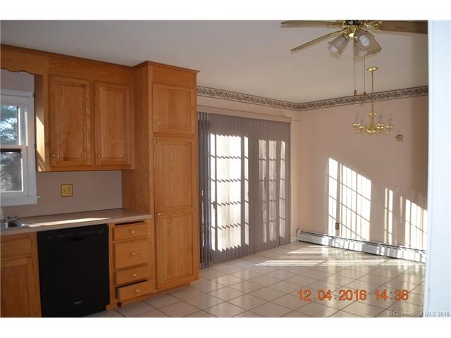 35Depauw Cir, E Hartford, CT 06108