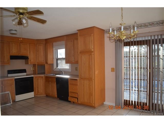35Depauw Cir, E Hartford, CT 06108