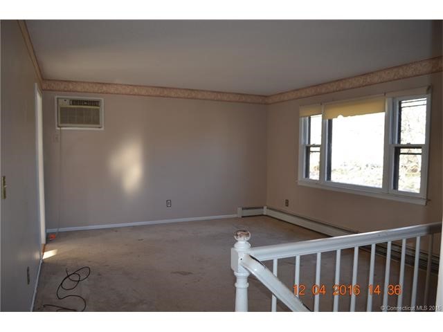 35Depauw Cir, E Hartford, CT 06108