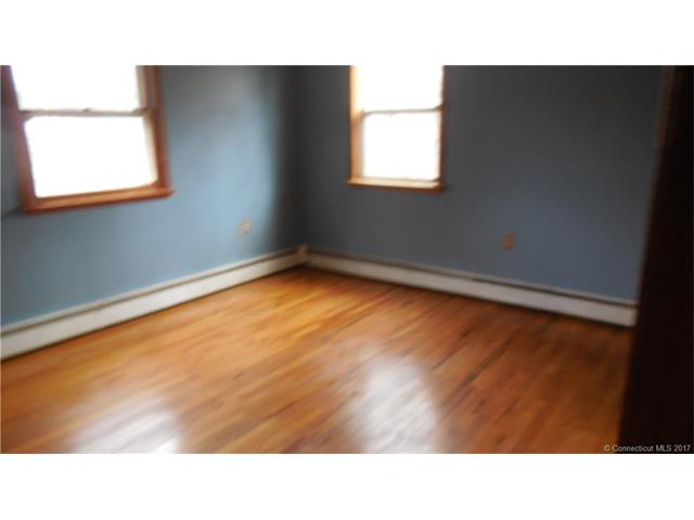 7 Cummings St, E Hartford, CT 06108