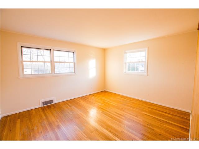 109 Concord Cir, Wethersfield, CT 06109