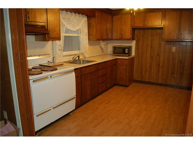 10 Goodwin Park Rd, Wethersfield, CT 06109