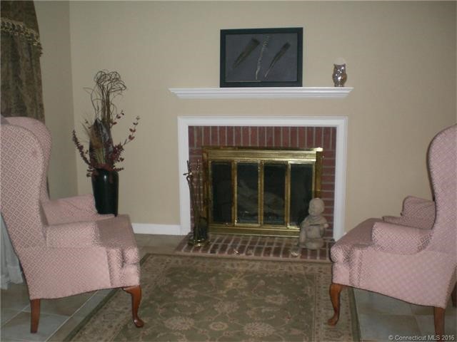 6Barrington Dr #A, Wethersfield, CT 06109