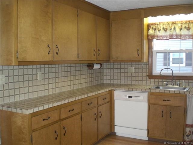 6Barrington Dr #A, Wethersfield, CT 06109