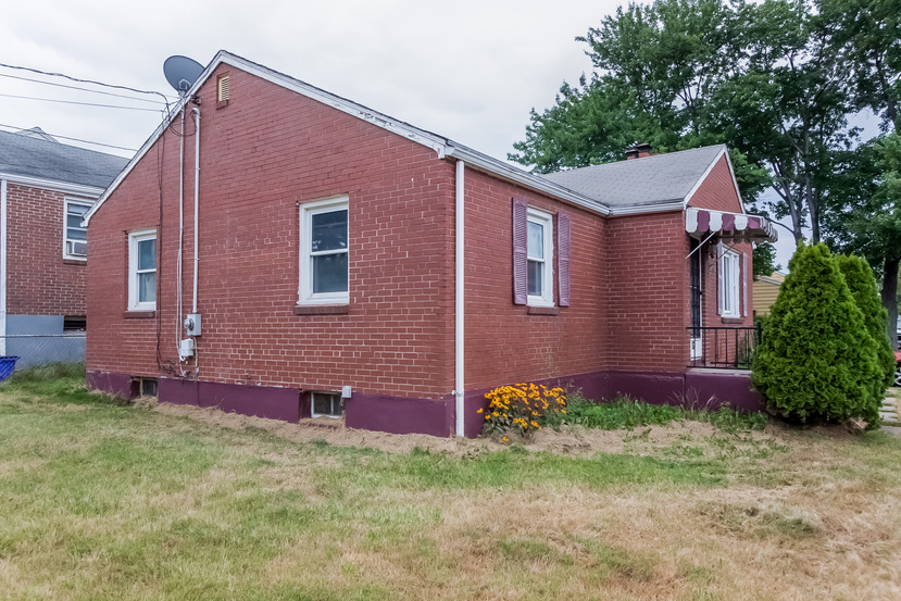 87 Stanwood St, West Hartford, CT 06110