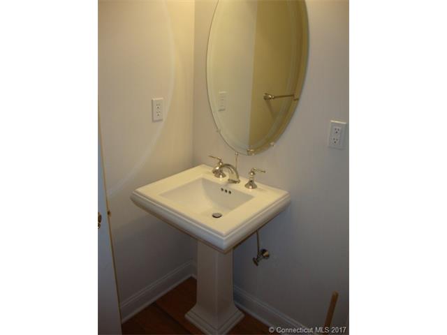 47Park Place Cir #39, W Hartford, CT 06110