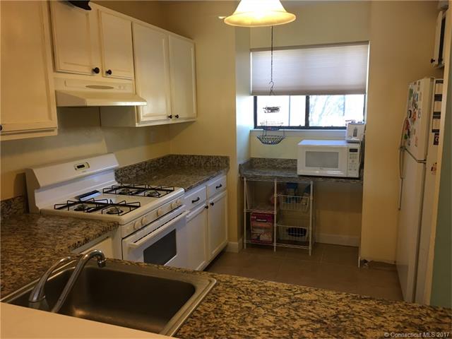 15 Danforth Ln, W Hartford, CT 06110