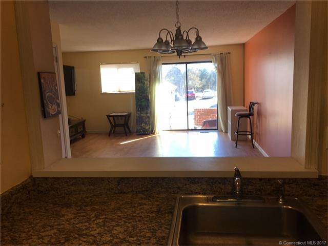 15 Danforth Ln, W Hartford, CT 06110