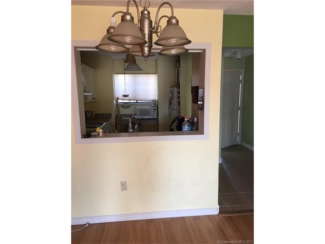 15 Danforth Ln, W Hartford, CT 06110