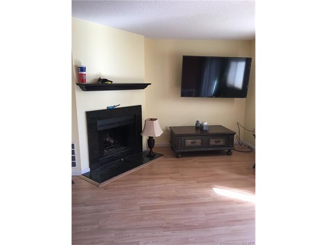 15 Danforth Ln, W Hartford, CT 06110