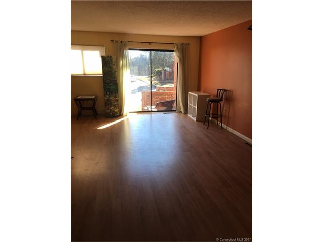 15 Danforth Ln, W Hartford, CT 06110