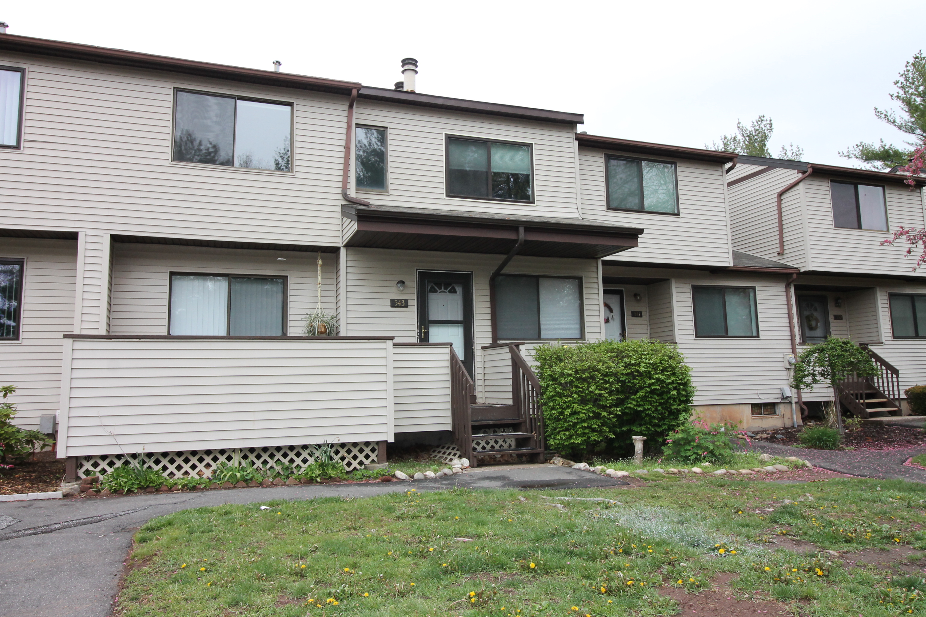 545 Cypress Rd, Newington, CT 06111