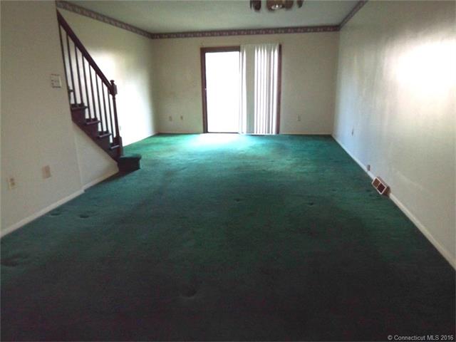 275 Hampton Ct, Newington, CT 06111