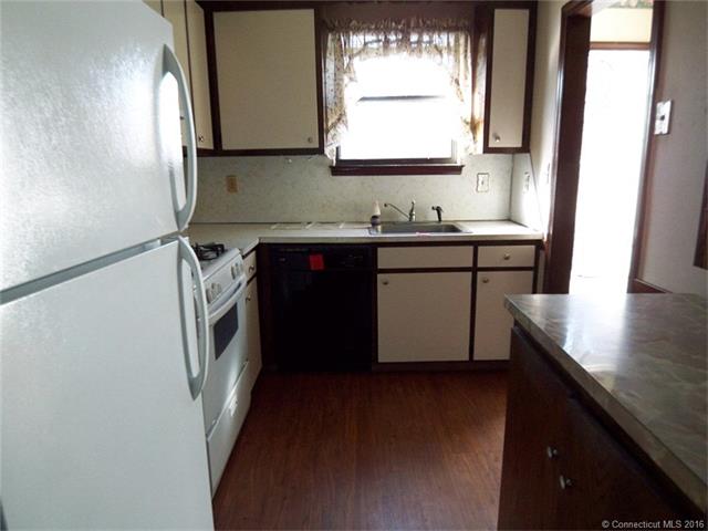 275 Hampton Ct, Newington, CT 06111