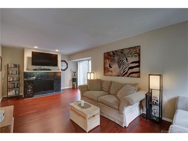 140Cypress Rd #140, Newington, CT 06111