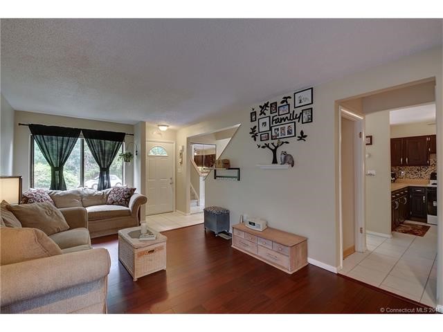 140Cypress Rd #140, Newington, CT 06111