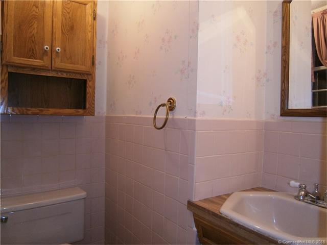 53 Cedar St, Newington, CT 06111