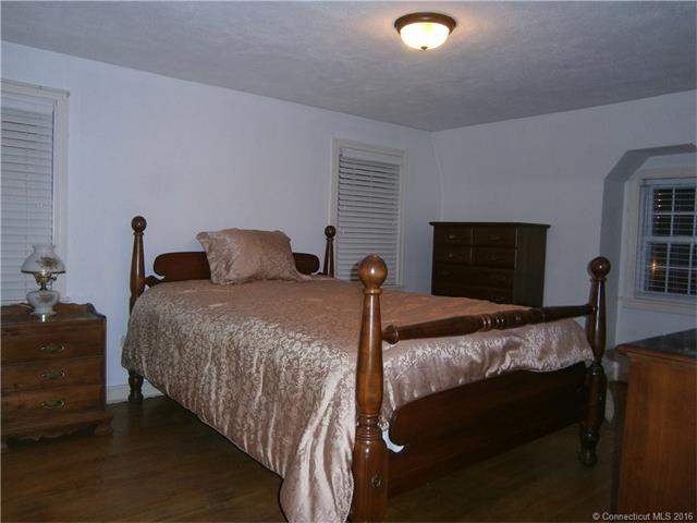 53 Cedar St, Newington, CT 06111