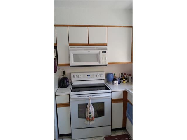 22 Crown Ridge, Newington, CT 06111