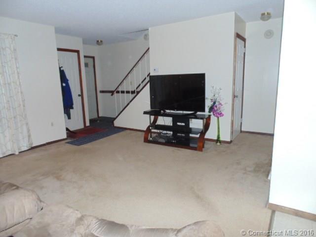 123 Cottonwood Rd, Newington, CT 06111