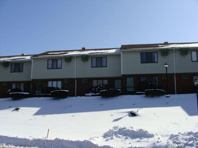 11 Churchill Way, Newington, CT 06111