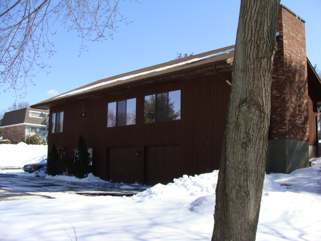 11 Churchill Way, Newington, CT 06111