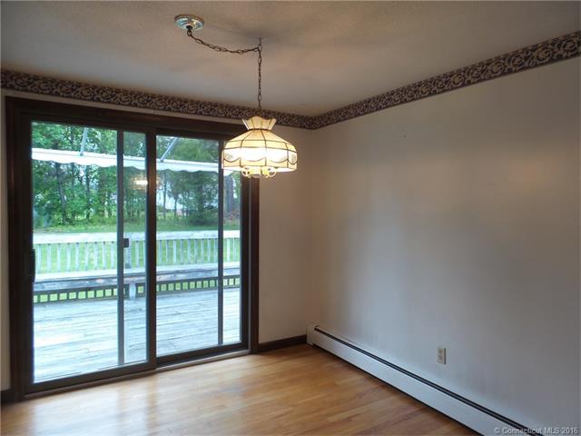 299 Field St, Newington, CT 06111