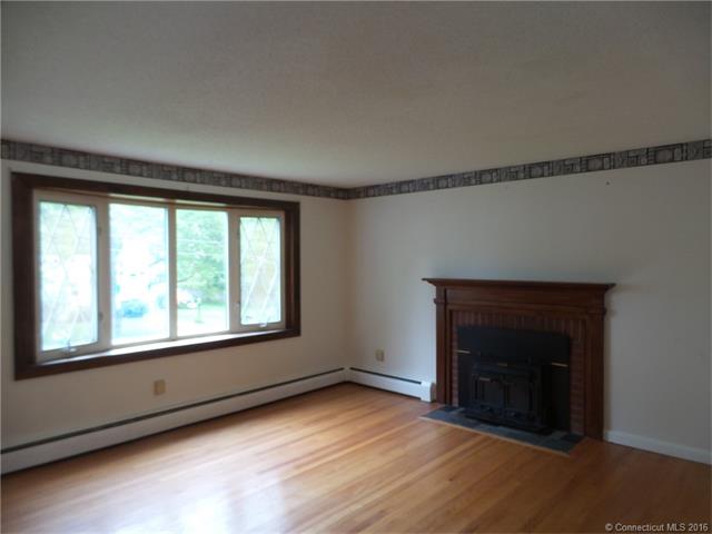 299 Field St, Newington, CT 06111