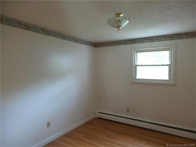 299 Field St, Newington, CT 06111