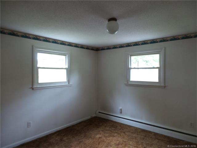 299 Field St, Newington, CT 06111
