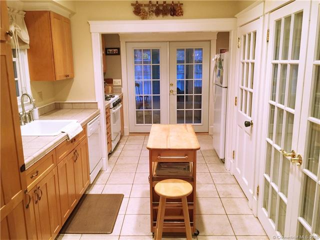 60 Walnut St, Newington, CT 06111