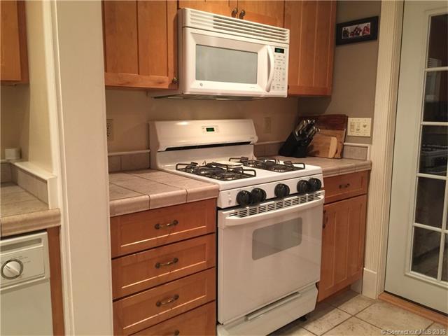 60 Walnut St, Newington, CT 06111