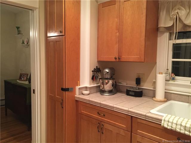 60 Walnut St, Newington, CT 06111
