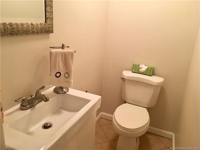 159 Cottonwood Rd, Newington, CT 06111