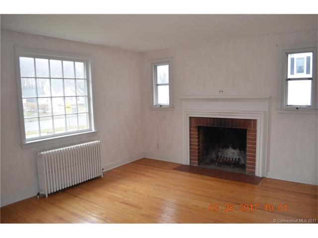 577Maple Hill Ave, Newington, CT 06111