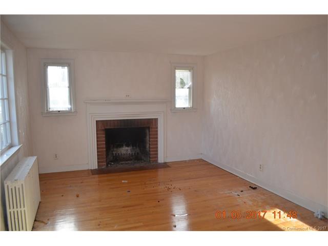 577Maple Hill Ave, Newington, CT 06111