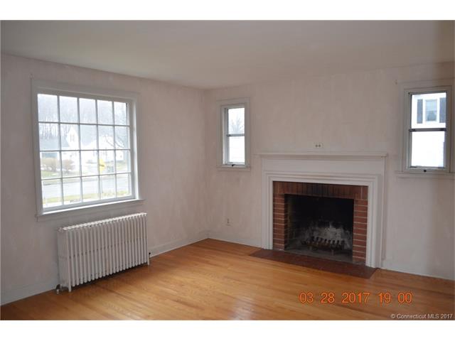 577Maple Hill Ave, Newington, CT 06111