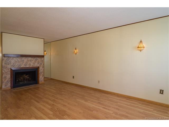 269 Cottonwood Rd, Newington, CT 06111